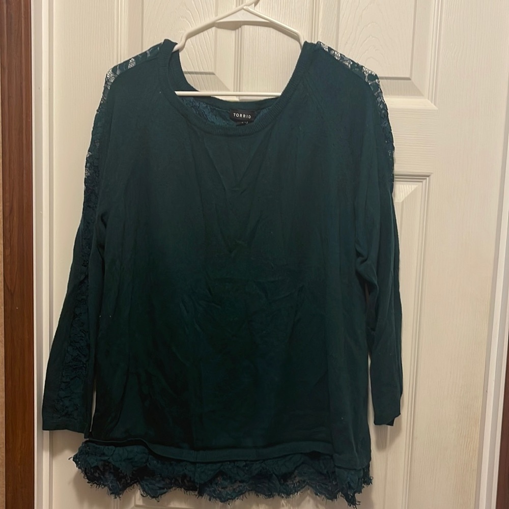Sweater w/lacy detailing